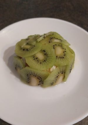 Une photo de Charlotte de kiwis 🥝 au fromage blanc