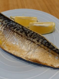 鹽烤鯖魚。挪威薄鹽鯖魚 的食譜成品照片