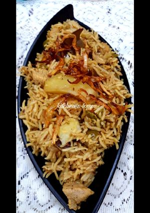 A picture of Chicken Yakhni.