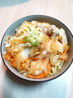 洋蔥泡菜雞肉炒麵 的食譜成品照片