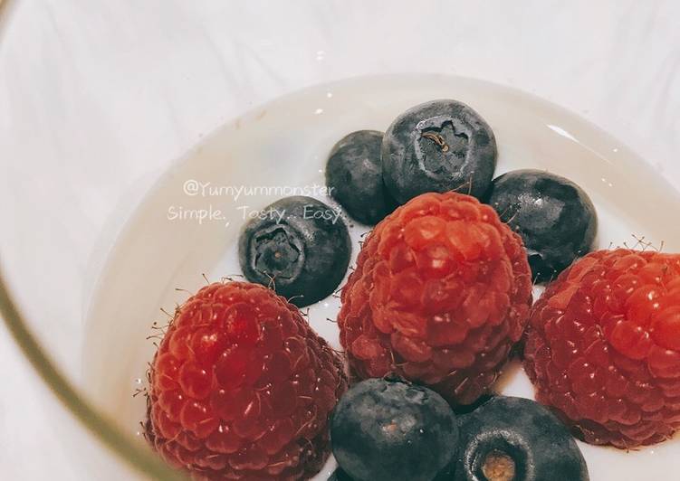 Steps to Prepare Favorite Overnight Berries Oats Pot