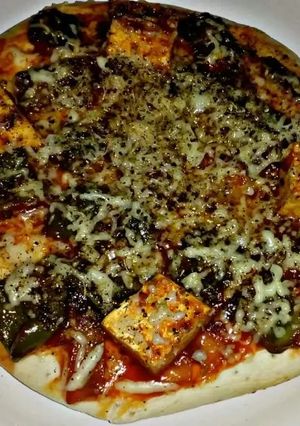 ইনস্ট্যান্ট পিজ্জা (instant paneer pizza recipe in Bengali) রেসিপির প্রধান ছবি