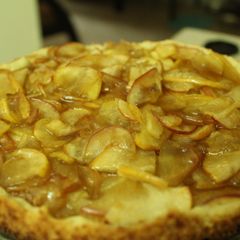 A picture of Apple crumble (in a cooker).