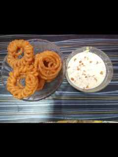 दूध की राबड़ी और इमरती (doodh ki rabri aur imarti recipe in Hindi) रेसिपी मुख्य फोटो
