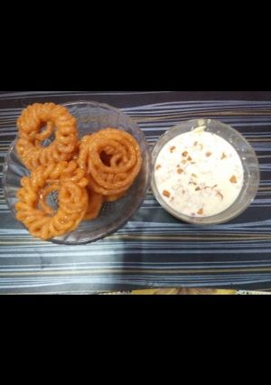 दूध की राबड़ी और इमरती (doodh ki rabri aur imarti recipe in Hindi) रेसिपी मुख्य फोटो