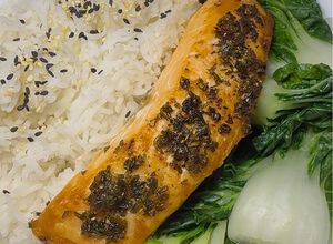 Hình của món Cá hồi nướng rosemary và thyme.