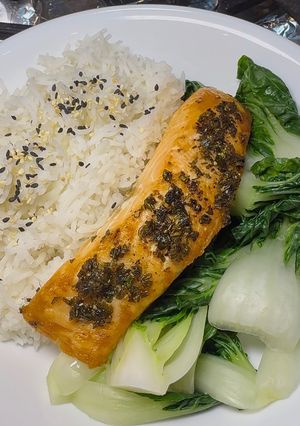 Hình của món Cá hồi nướng rosemary và thyme.