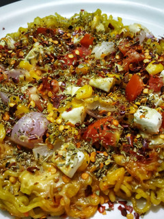 मसाला मैगी-पिज्जा (Masala maggi pizza recipe in hindi) रेसिपी मुख्य फोटो