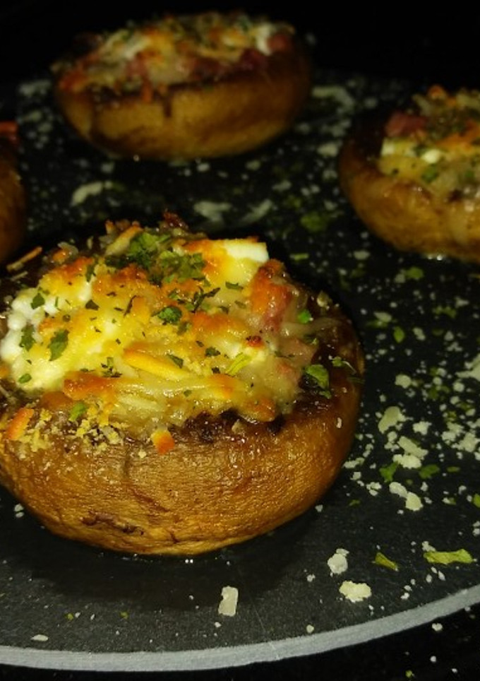 Una foto de Champiñones rellenos de jamón y queso de cabra