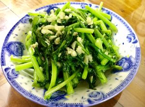 Hình của món Rau cải cúc xào tỏi.