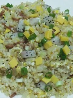 ※玩梅奶水果培根炒飯※ 的食譜成品照片