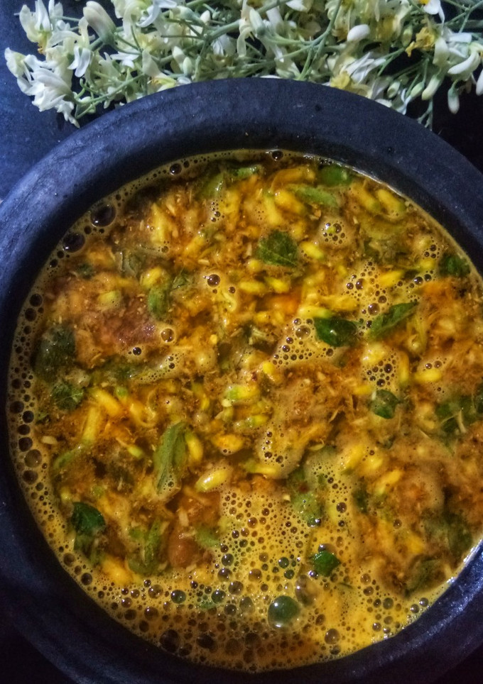 மணக்க மணக்க முருங்கைப்பூ ரசம் (murungai poo Rasam Recipe in Tamil) செய்முறை முக்கிய புகைப்படம்