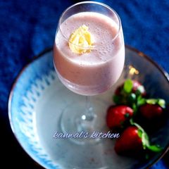 Starbucks style strawberry milkshake A picture of Starbucks style strawberry milkshake.