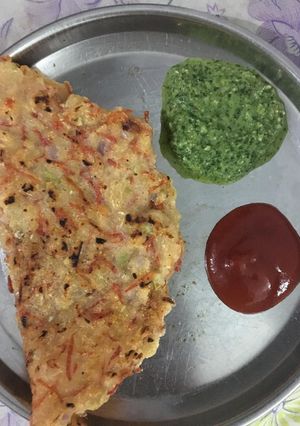 વેજીટેબલ રવા પુડલા (Vegetable Rava Pudla Recipe In Gujarati) રેસીપી મુખ્ય ફોટો