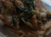 Una foto de pak choi salteado ajos