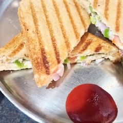 A picture of Veg mayo sandwich.