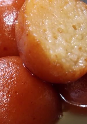 A picture of Rava gulab jamun.