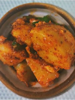 आलू का अचार(Aloo ka achar recipe in Hindi) रेसिपी मुख्य फोटो