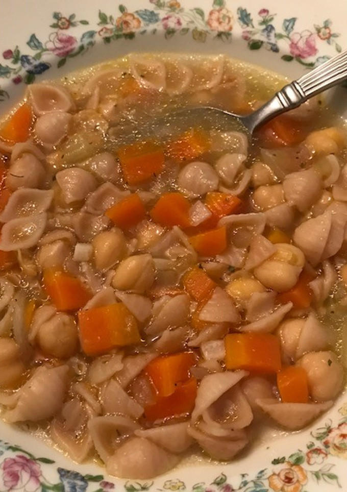 Una foto de SOPA DE PASTA CON GARBANZOS - 2