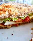 Sándwich de queso panela y aderezo chipotle