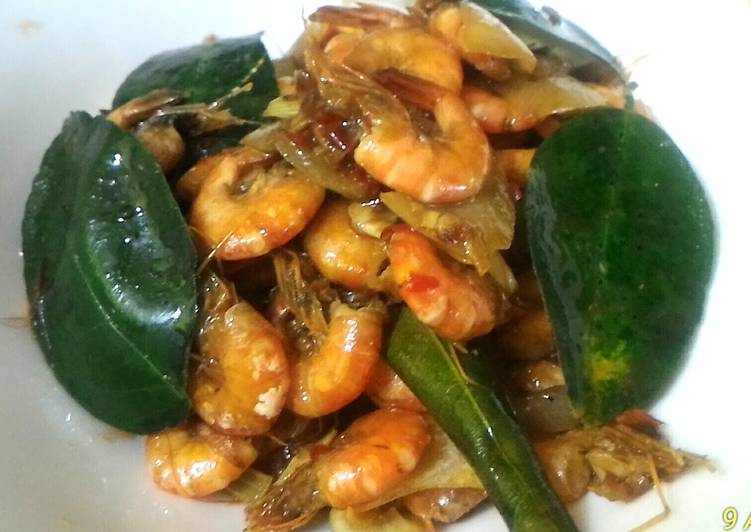 Resep Udang Saus Tiram Daun Jeruk yang Bisa Manjain Lidah