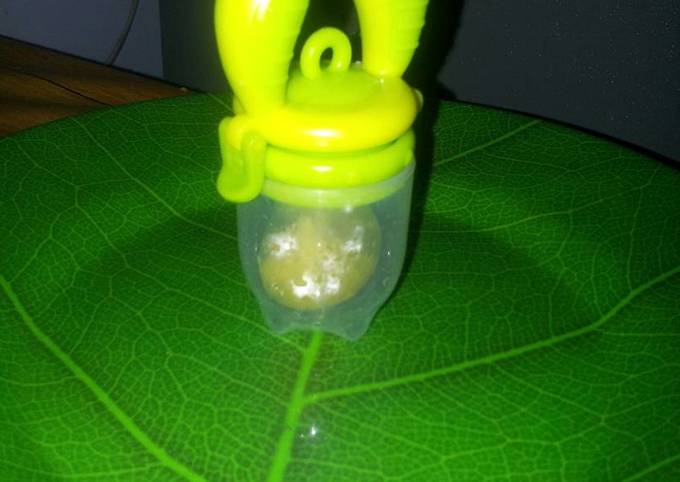 MPasi 6m+ (mo nyobain rasa keju pertama kali pke feeder mini dlu)