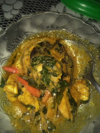 Bagaimana Menyiapkan Ayam bumbu kuning kemangi Untuk Pemula