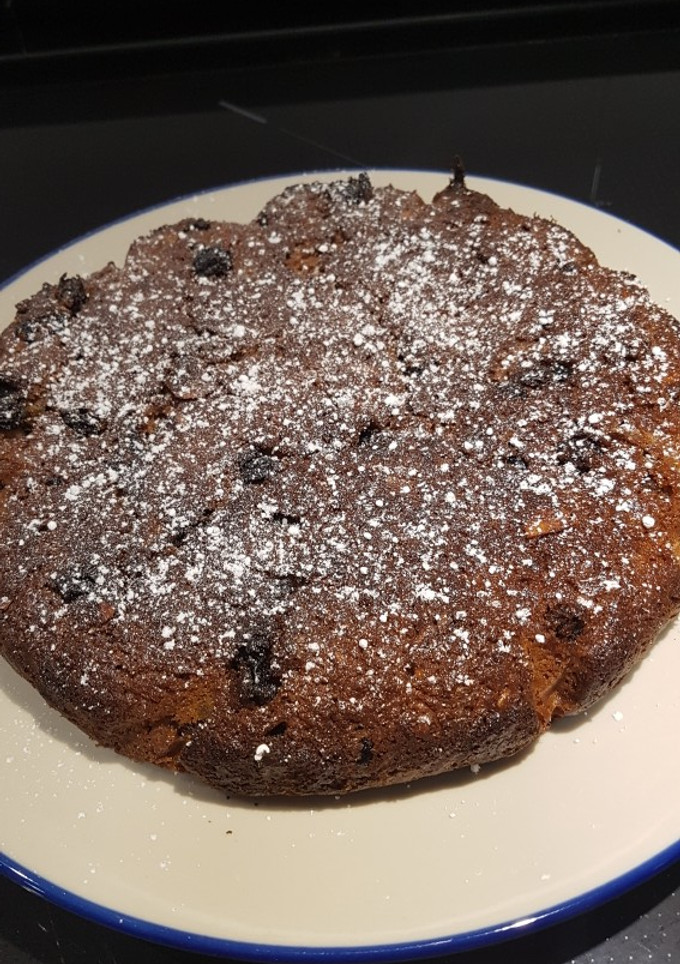 Una foto de Pastel tipo plumcake con manzana y almendras