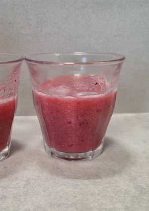 Une photo de Jus poire fruits rouge