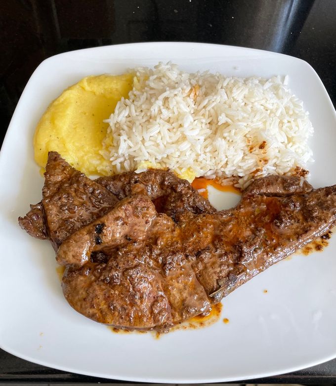 Una foto de Hígado frito de res