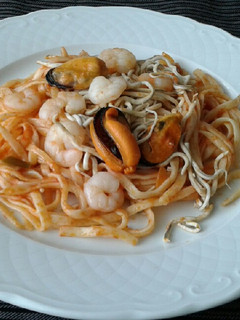 Una foto de Apto para diabéticos - Tallarines con gambas, mejillones