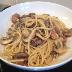 A picture of Linguine Carbonara.
