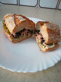 Una foto de Bocadillo de atún y pimientos