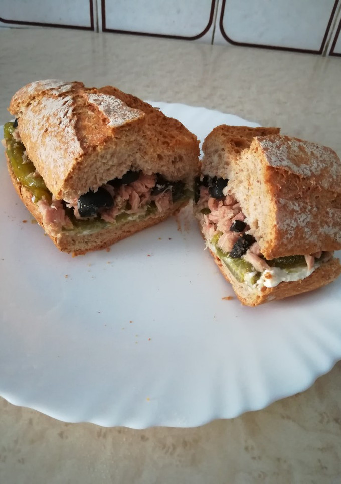 Una foto de Bocadillo de atún y pimientos