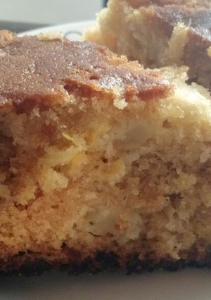 Una foto de Torta de manzana, naranja y miel