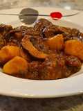 Morcillo de ternera guisado con champiñones y patatas