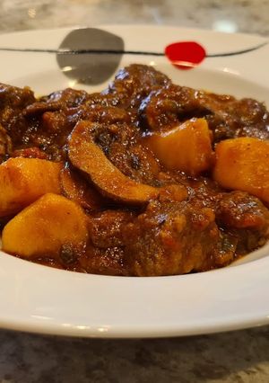 Una foto de Morcillo de ternera guisado con champiñones y patatas