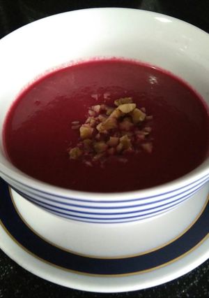 Una foto de Crema fria de remolacha