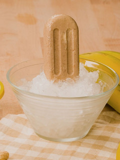 Foto principal de Helado de plátano y cacahuete - Moldes de helado apilables | Lékué