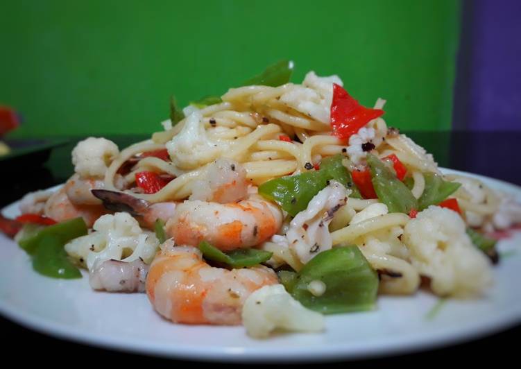 Langkah Mudah Memasak Seafood aglio olio spaghetti yang Cepat