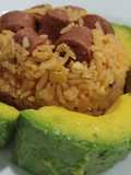 Arroz con salchichas y maíz