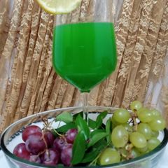 A picture of Green grapes juice.