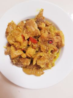 Hình của món Gà kho sả ớt.