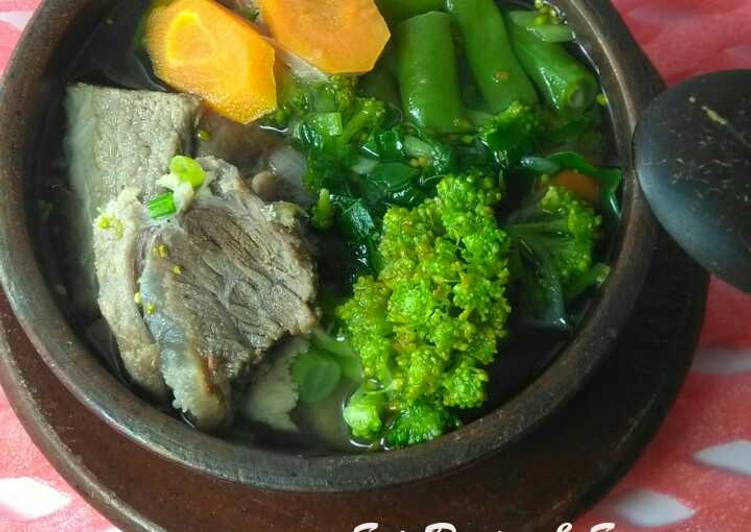 8 Resep: Sop Daging &amp; Sayuran Serba Iris Anti Ribet!