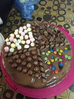 صورة لوصفة كيكة شوكلاتة سهلة وطيبة وسريعة😋😋😘