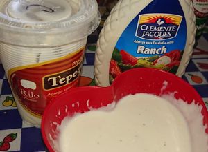 Una foto de Aderezo ranch rebajado para alitas o verduras