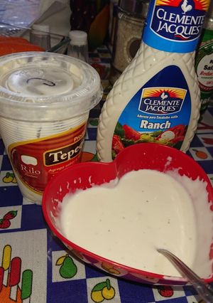 Una foto de Aderezo ranch rebajado para alitas o verduras