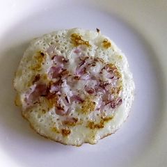 A picture of Onion uthappam.