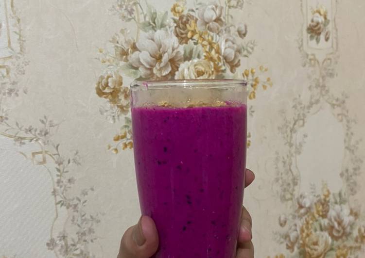 Buah naga pisang smoothies