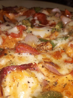 होममेड पिज़्ज़ा (homemade pizza recipe in Hindi) रेसिपी मुख्य फोटो